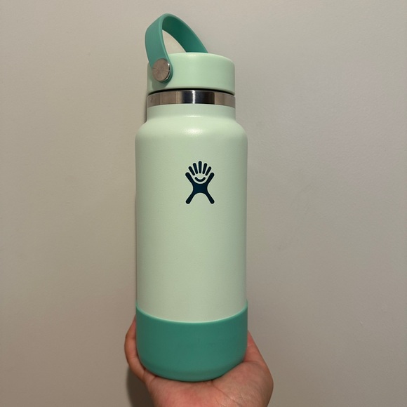 32oz Hydroflask, with bumper-it’s a rare color - Picture 1 of 4
